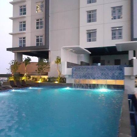 Bess Mansion Apartment, 16Th Floor Surabaya Exteriör bild