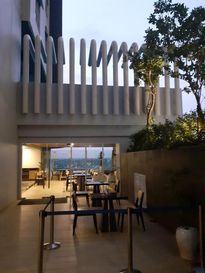 Bess Mansion Apartment, 16Th Floor Surabaya Exteriör bild