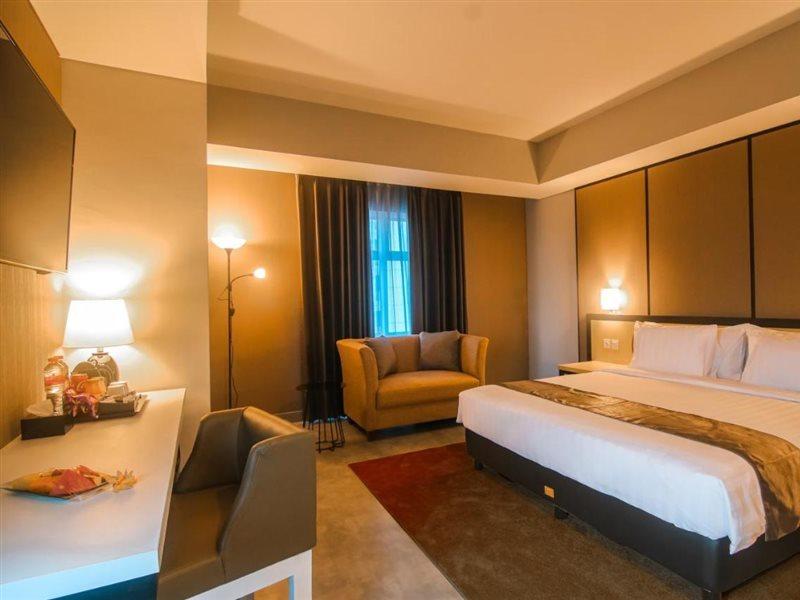 Bess Mansion Apartment, 16Th Floor Surabaya Exteriör bild